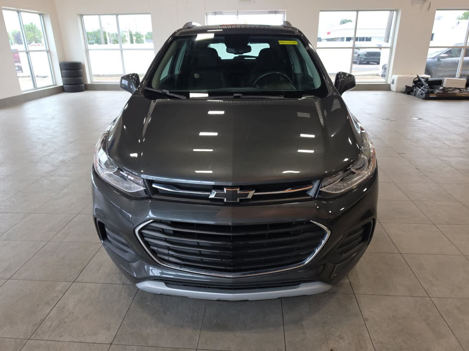 Used 2020 Chevrolet Trax LT w/ LT Convenience Package FWD image 2