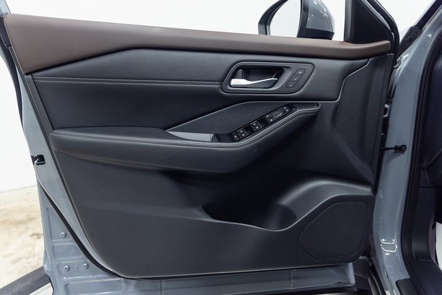 Used 2022 Nissan Rogue SL w/ SL Premium Package image 11