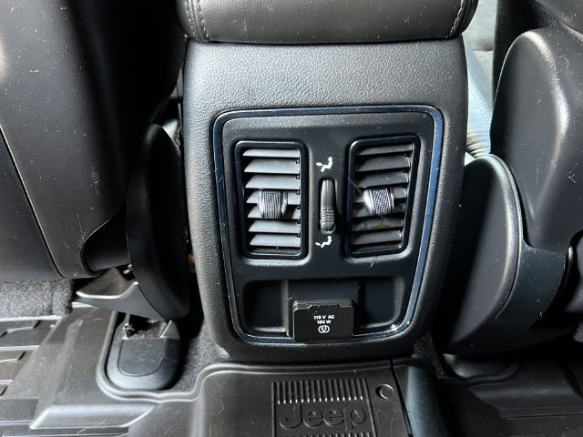Used 2021 Jeep Grand Cherokee Laredo X AWD/4WD image 33
