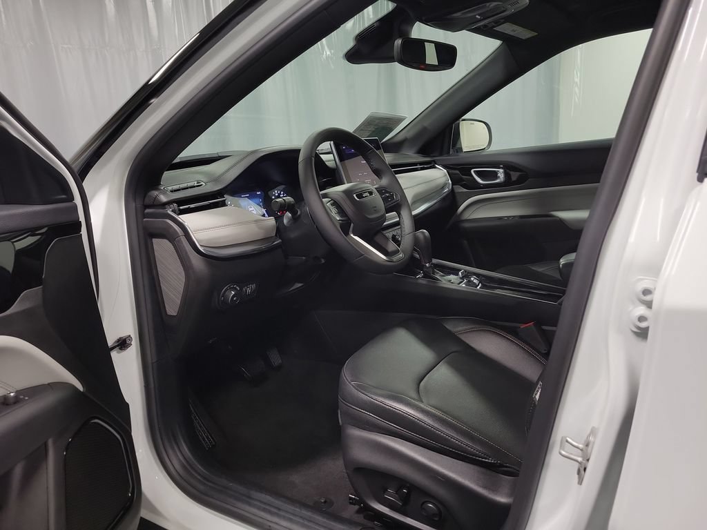 Used 2024 Jeep Compass Limited AWD/4WD image 12