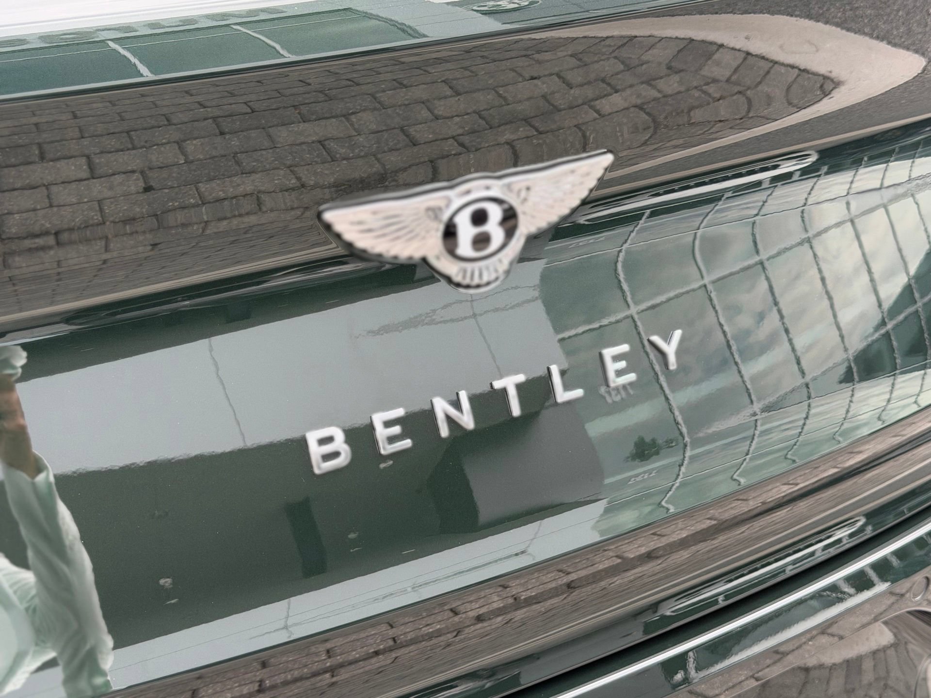 Certified 2024 Bentley Bentayga Extended Wheelbase AWD/4WD image 28