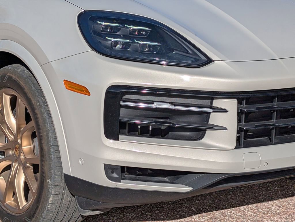 Used 2024 Porsche Cayenne image 8
