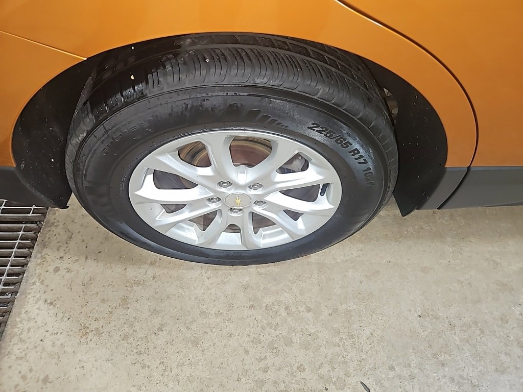 Used 2018 Chevrolet Equinox LT w/ Sun & Infotainment Package image 13