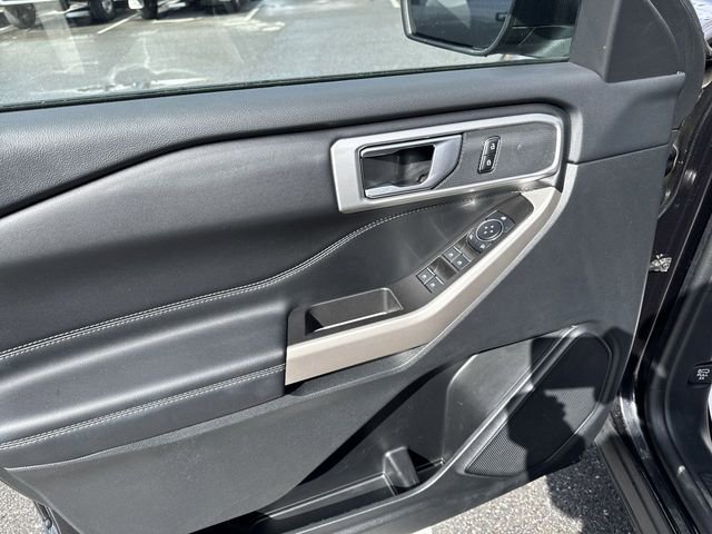 Used 2023 Ford Explorer XLT w/ Equipment Group 202A AWD/4WD image 13