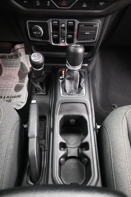 Used 2025 Jeep Wrangler Unlimited Sport AWD/4WD image 15