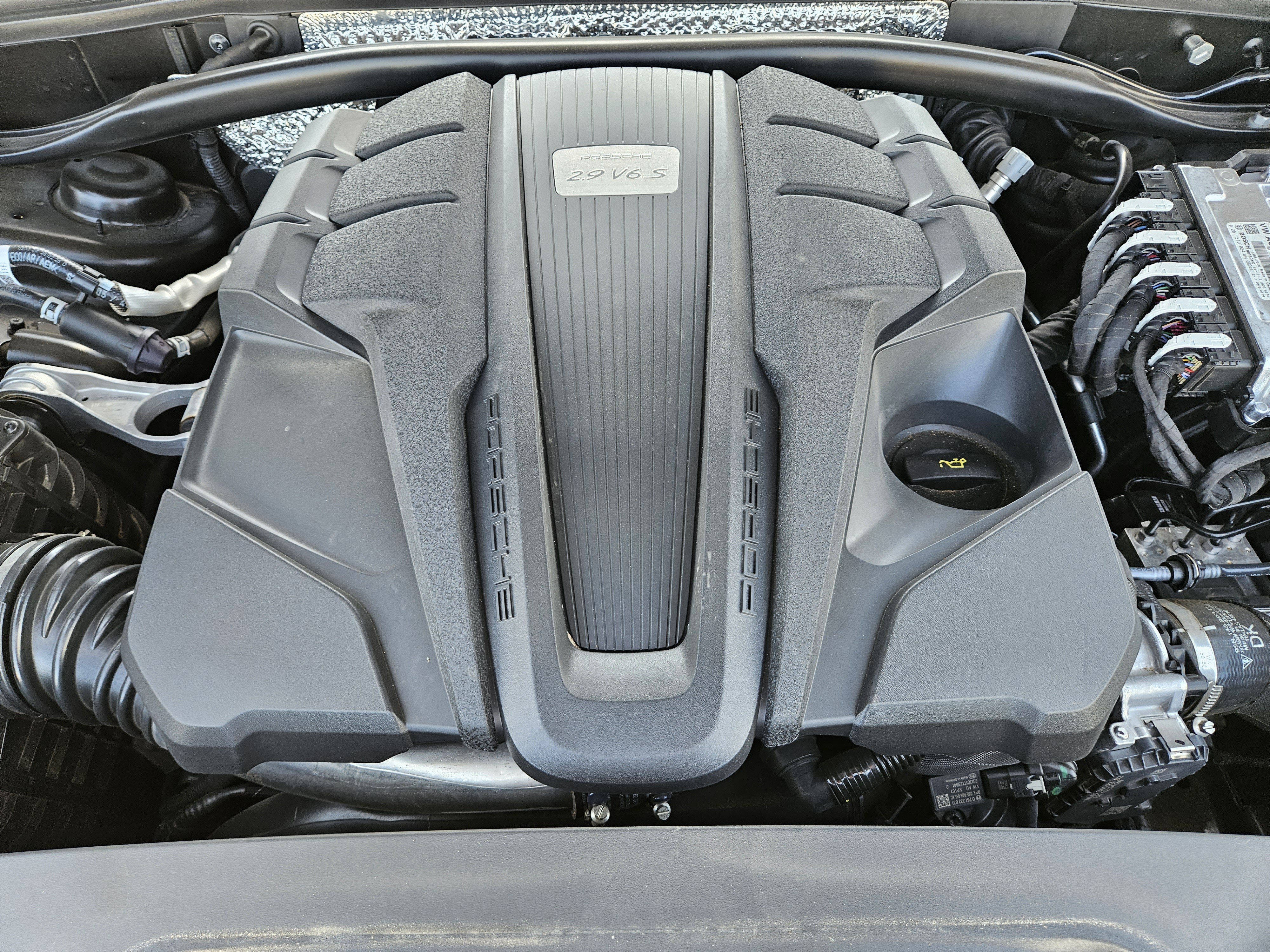 Certified 2024 Porsche Macan S AWD/4WD image 30
