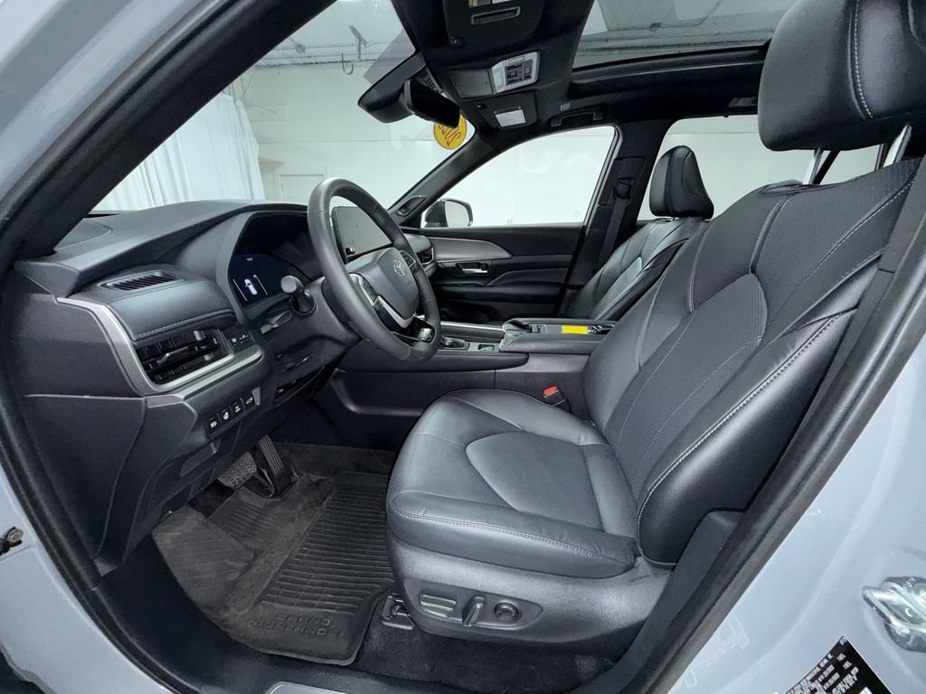 Certified 2025 Toyota Grand Highlander AWD Hybrid image 5
