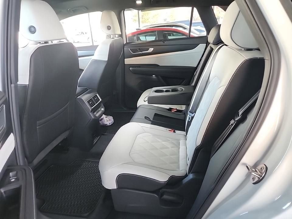 Used 2025 Volkswagen Atlas Cross Sport SEL Premium R-Line image 23