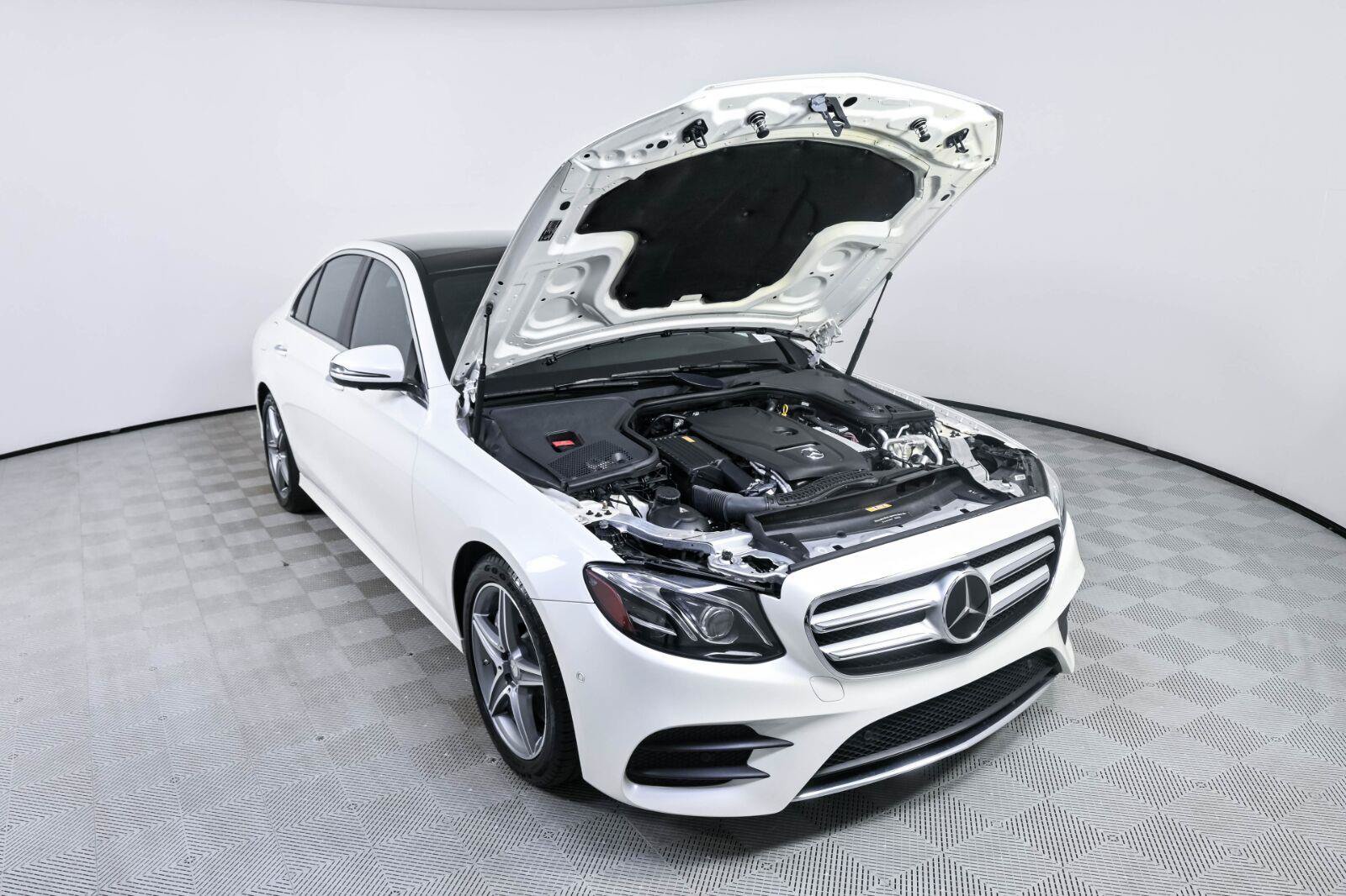 Used 2017 Mercedes-Benz E 300 image 33