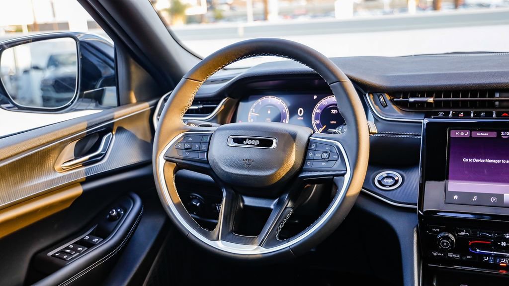 New 2025 Jeep Grand Cherokee Altitude image 16
