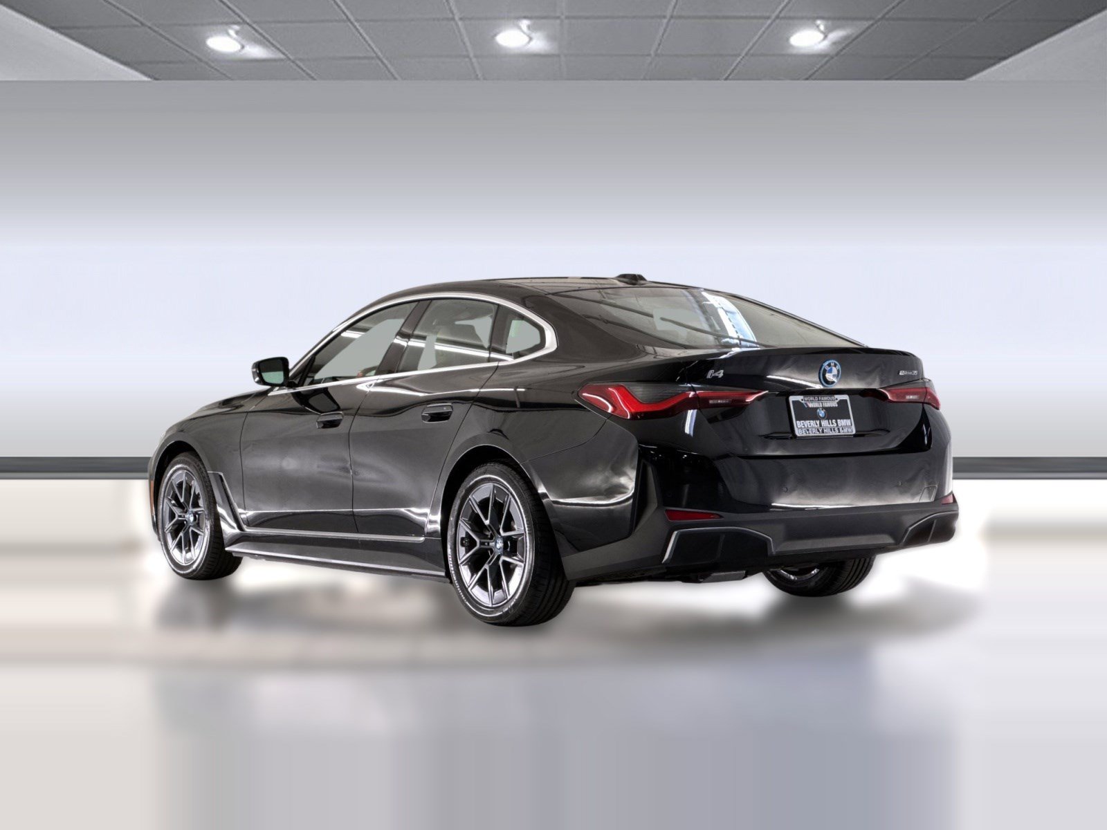 Used 2023 BMW i4 eDrive35 RWD image 3
