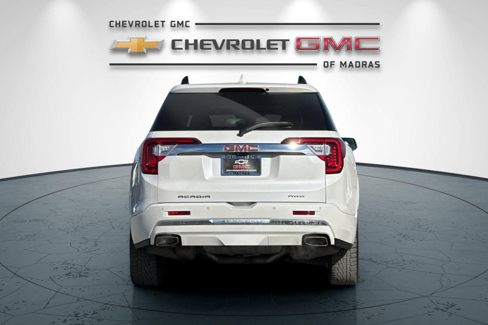 Used 2021 GMC Acadia Denali w/ Denali Ultimate Package AWD/4WD image 4