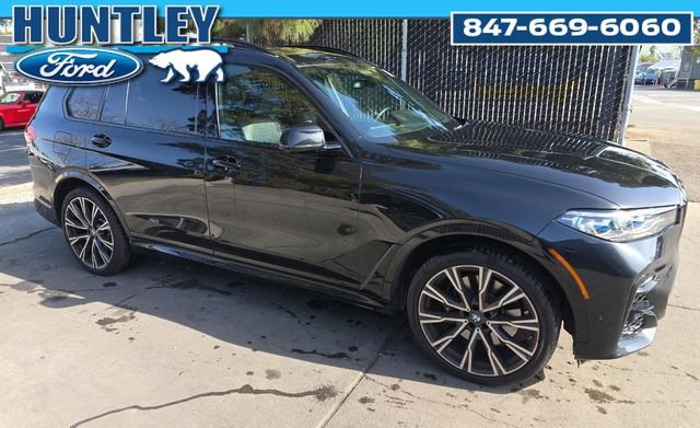 Used 2022 BMW X7 M50i w/ Dynamic Handling Package image 3