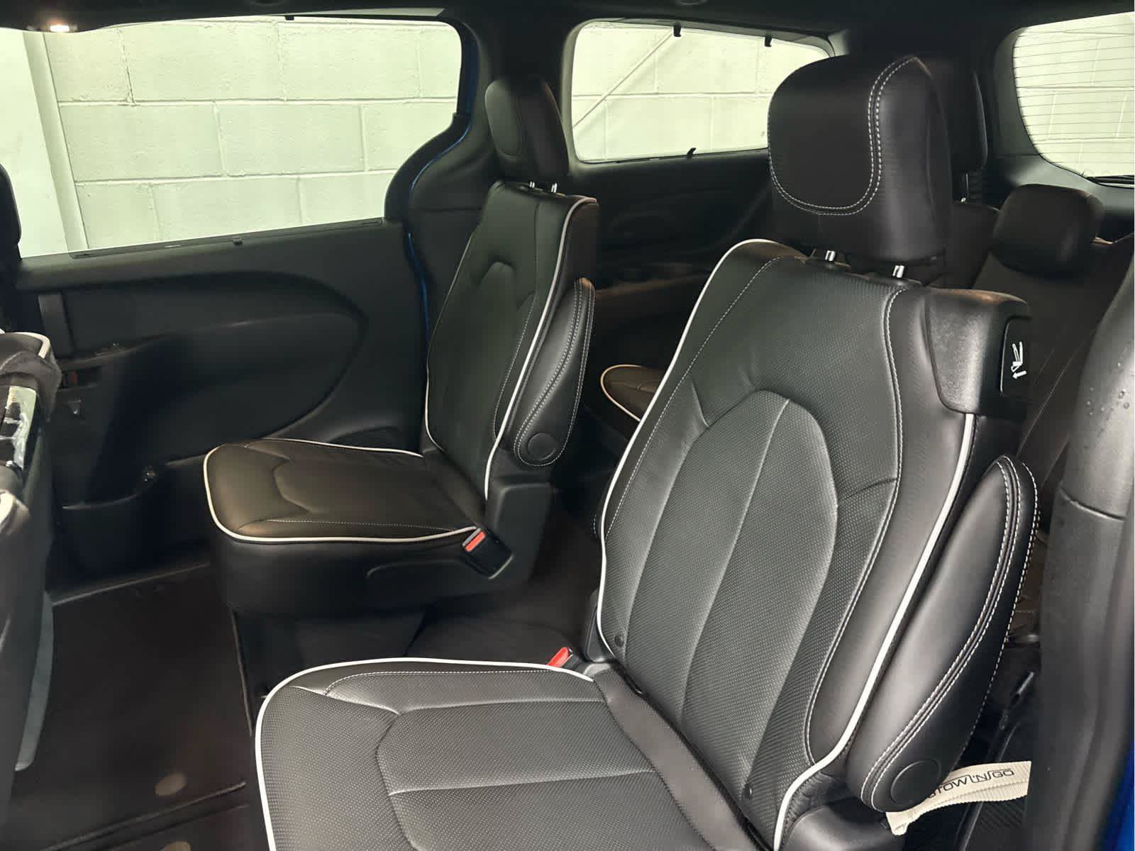 New 2026 Chrysler Pacifica Limited w/ Uconnect Theater Family Group FWD image 36