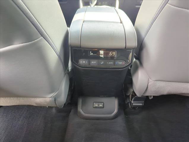 Used 2022 Toyota Highlander XLE AWD/4WD image 22