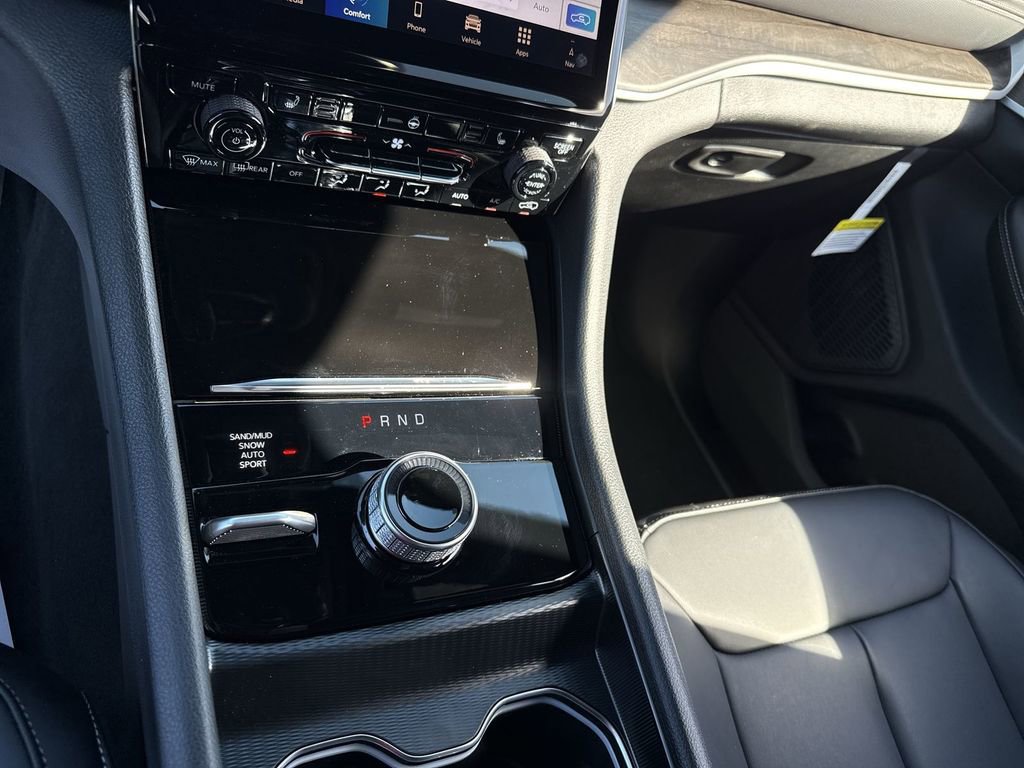 New 2025 Jeep Grand Cherokee L Limited w/ Trailer Tow Package image 21