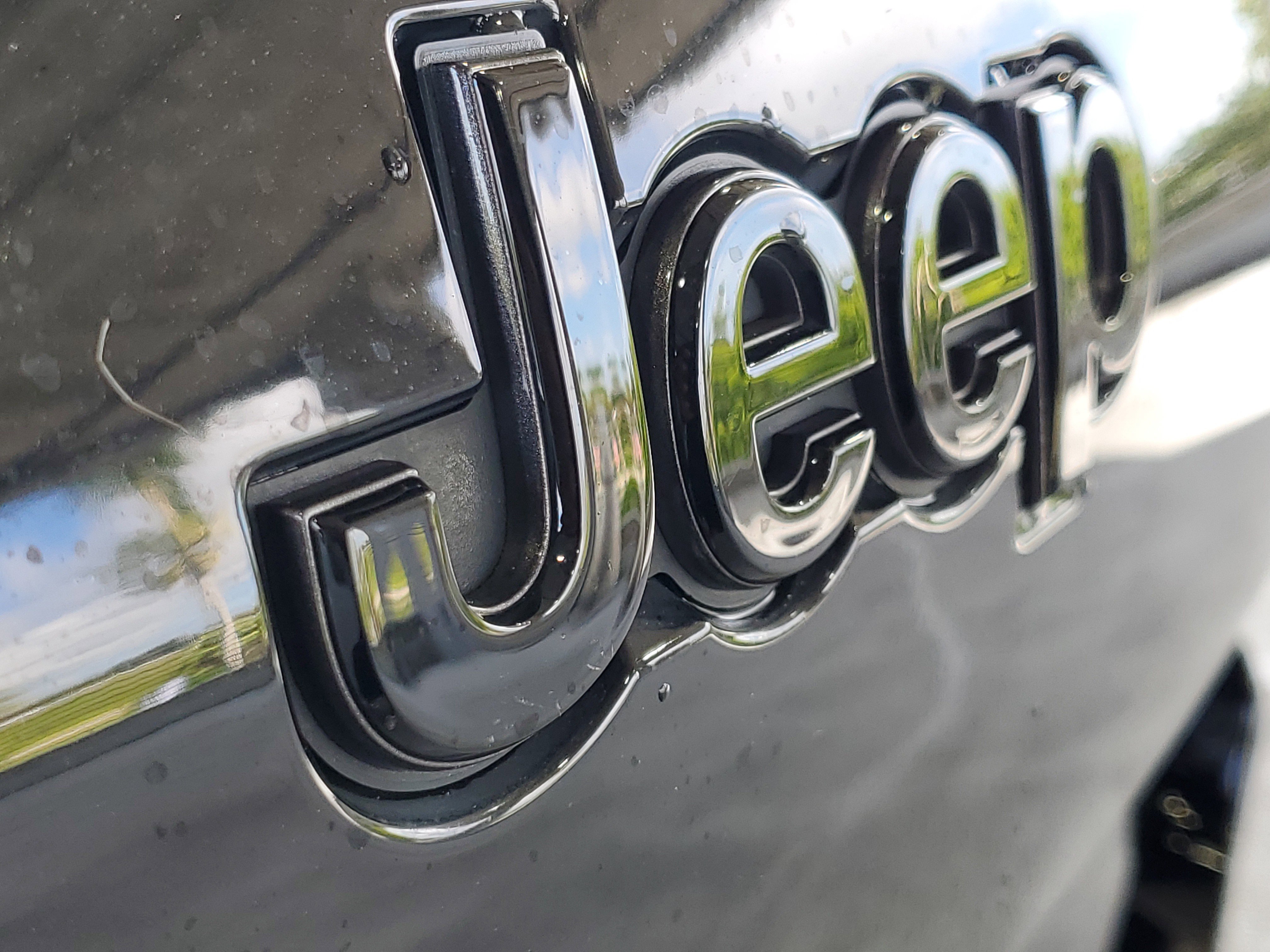Used 2021 Jeep Grand Cherokee L Laredo AWD/4WD image 5