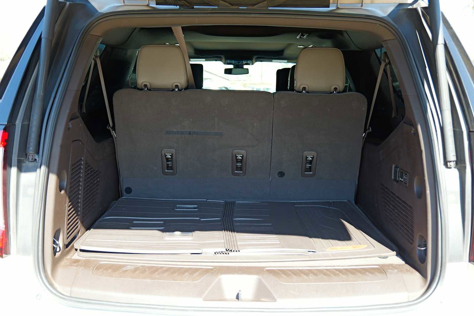 Used 2021 GMC Yukon XL SLT w/ SLT Luxury Plus Package image 29