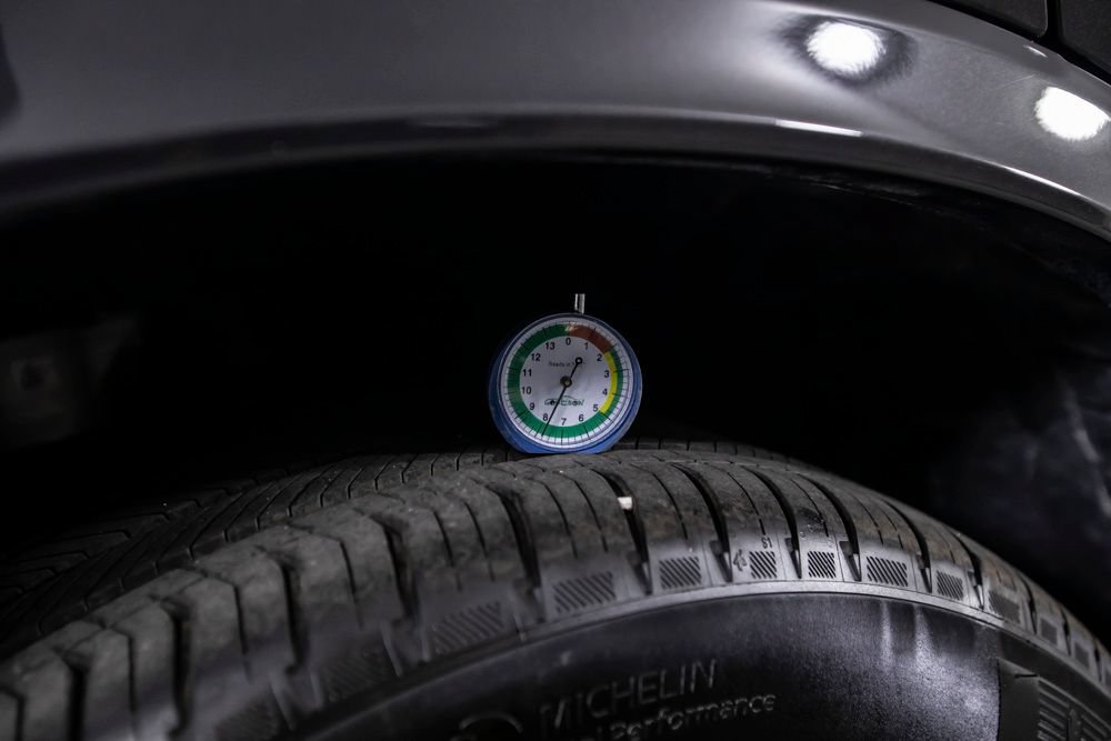 Used 2025 Mercedes-Benz GLC 300 4MATIC w/ AMG Line image 43