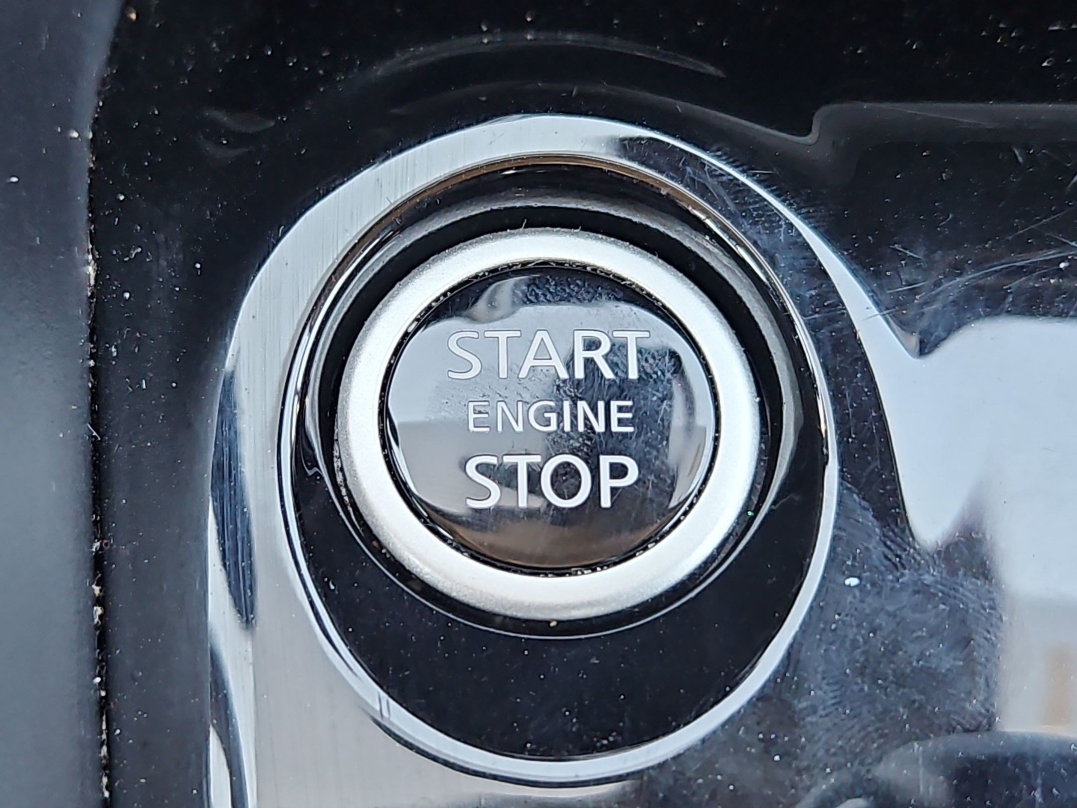 Used 2024 Nissan Versa SR image 20