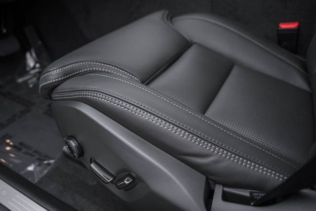 New 2026 Volvo XC60 B5 Ultra w/ Protection Package Premier image 32