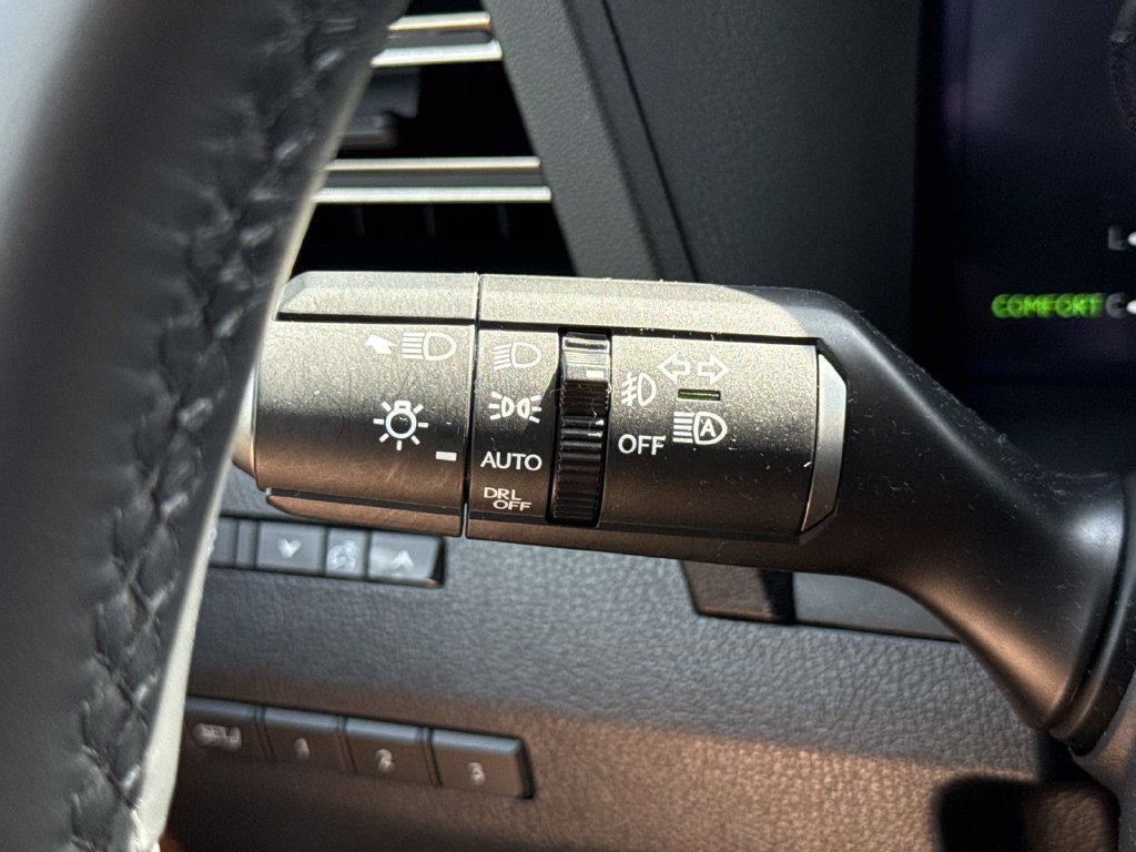 Used 2024 Lexus GX 550 w/ Accessory Package (2T) AWD/4WD image 39