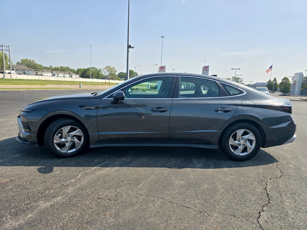 Used 2025 Hyundai Sonata SE FWD image 11