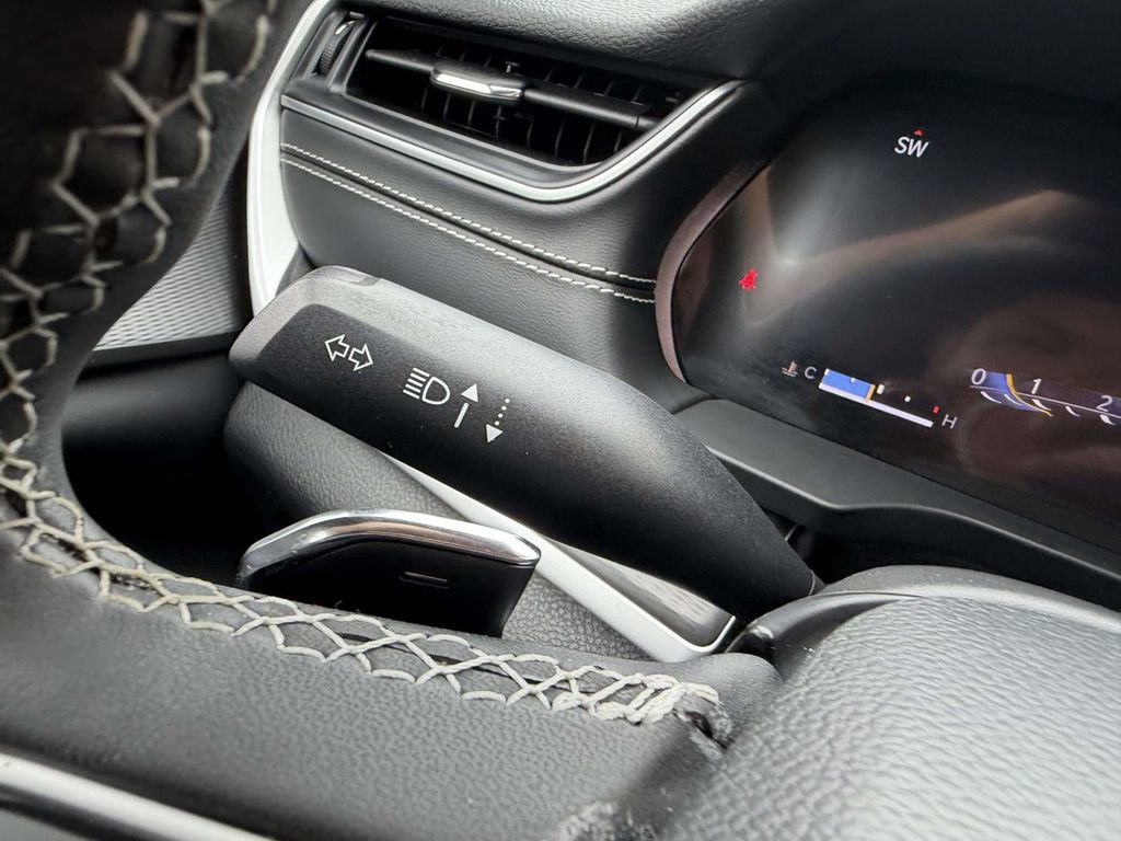 Used 2023 Jeep Grand Cherokee Altitude AWD/4WD image 38