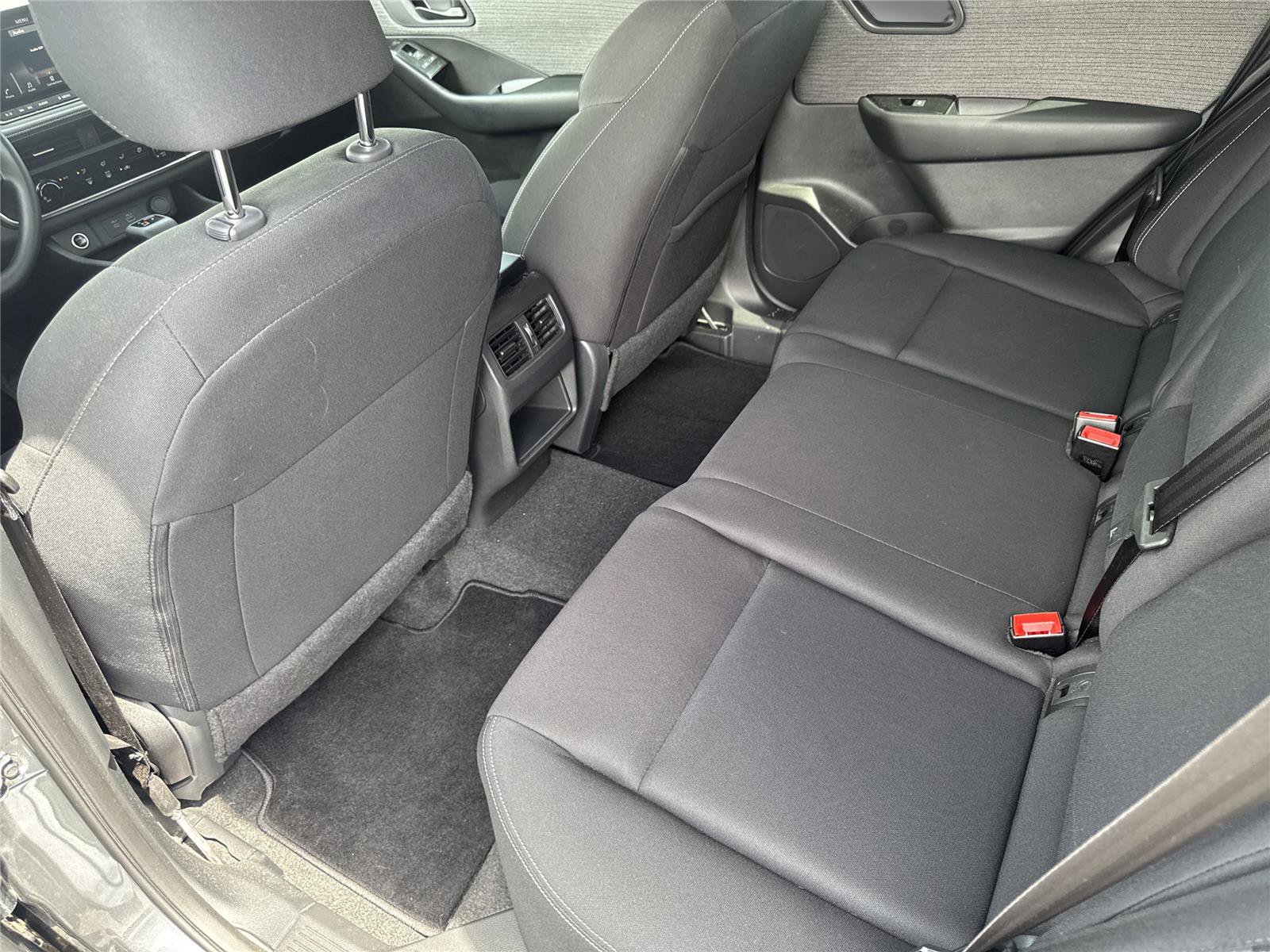 Used 2023 Nissan Rogue S image 17