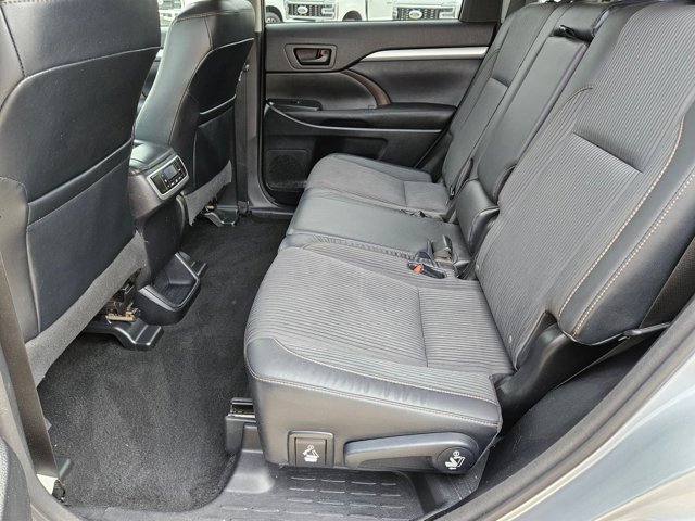 Used 2015 Toyota Highlander Plus FWD image 16
