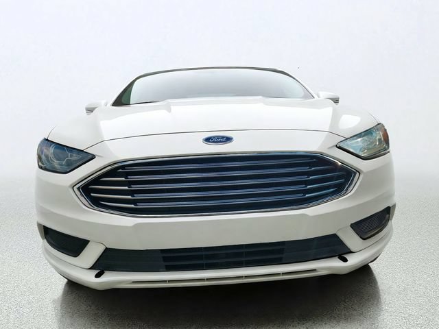 Used 2017 Ford Fusion SE w/ Fusion SE Technology Package FWD image 6