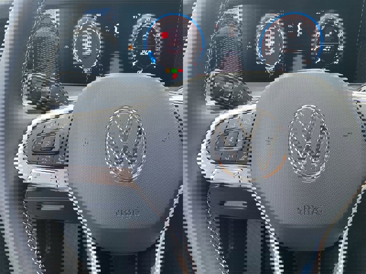 New 2025 Volkswagen Tiguan SE image 19