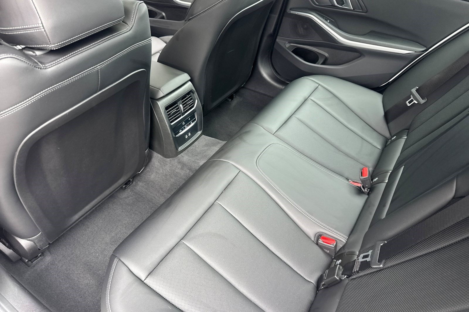 Certified 2025 BMW 330i Sedan w/ Convenience Package RWD image 26