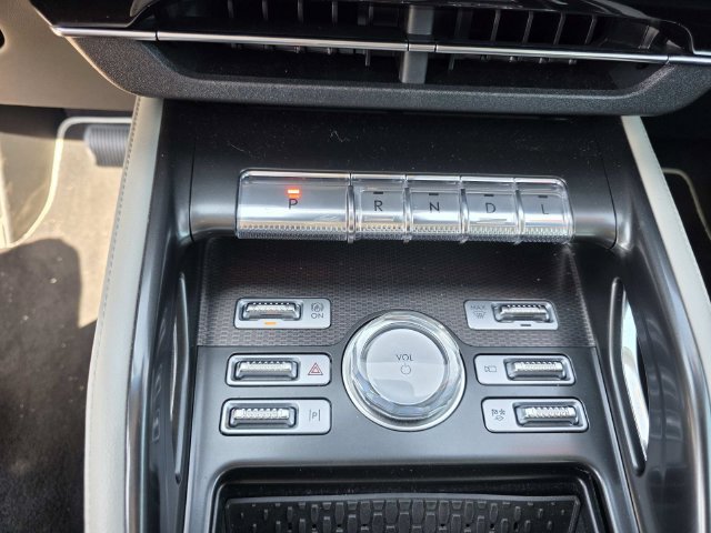 Certified 2024 Lincoln Nautilus Premier AWD/4WD image 11