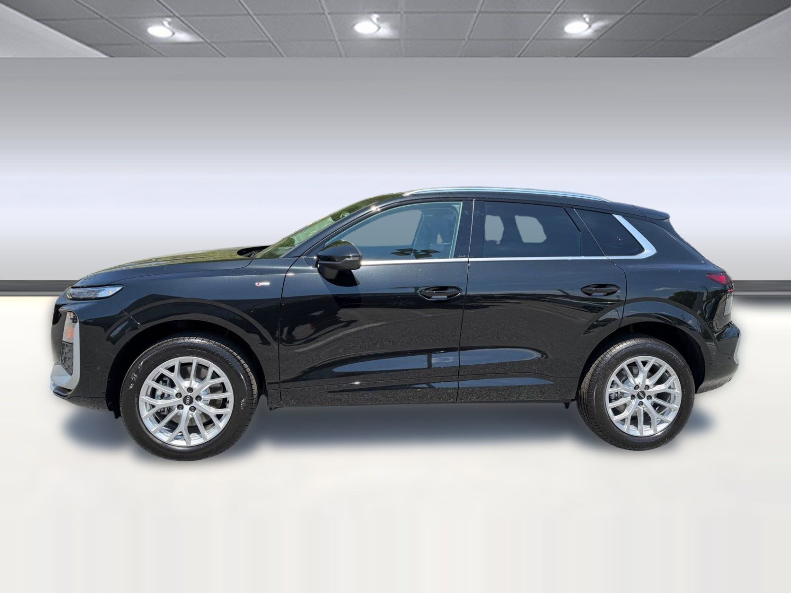 New 2026 Audi Q3 quattro 2.0T w/ Technology Package AWD/4WD image 2
