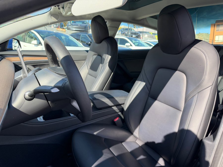 Used 2023 Tesla Model 3 Standard Range image 17