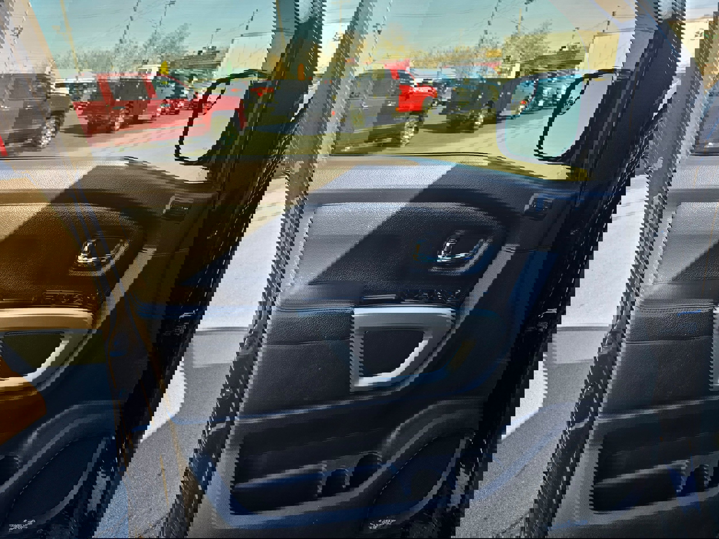 Used 2017 Nissan Titan SL image 12