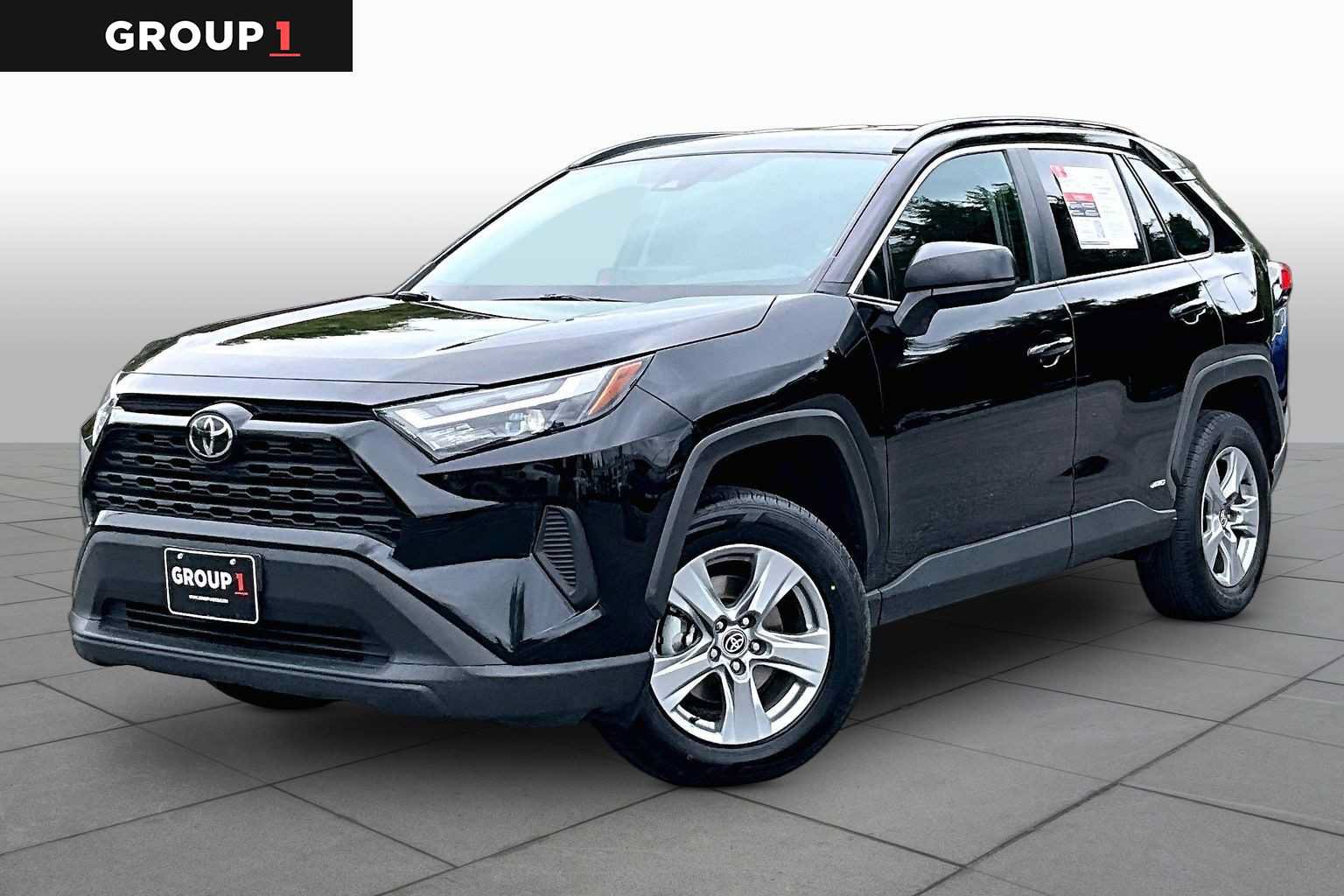 Used 2025 Toyota RAV4 LE AWD/4WD image 1