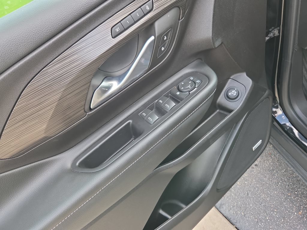 Certified 2024 GMC Terrain SLT w/ Infotainment Package II AWD/4WD image 29