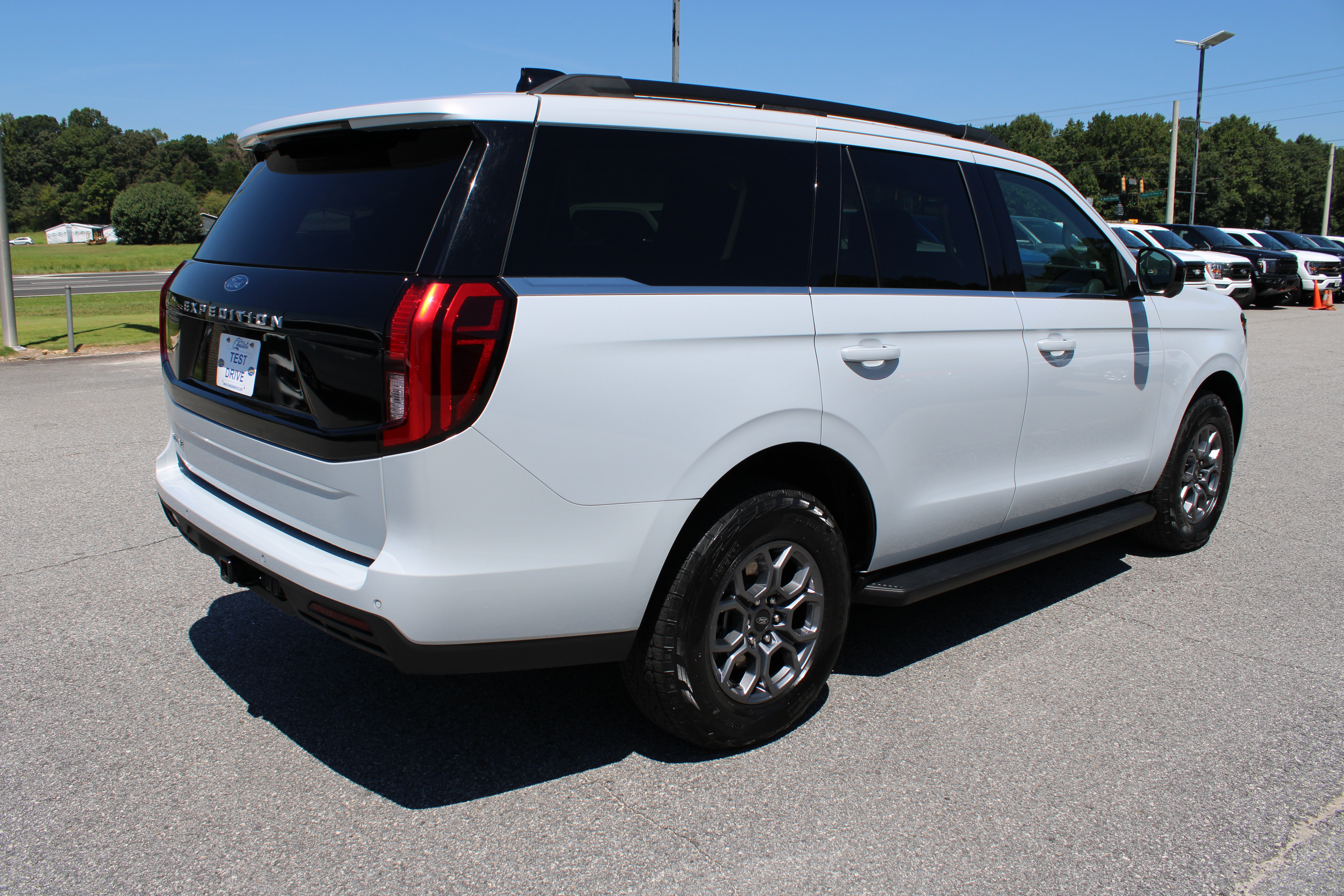 Used 2025 Ford Expedition Active RWD image 6