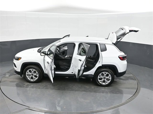Used 2025 Jeep Compass Sport image 48