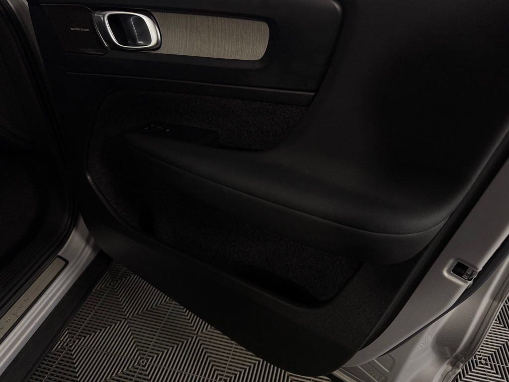 Used 2023 Volvo XC40 B5 Plus w/ Climate Package image 36