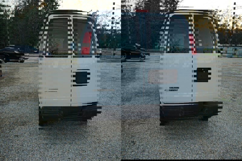 Used 2010 Chevrolet Express 1500 image 14