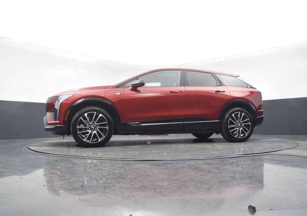 Certified 2025 Cadillac Optiq Sport 2 w/ LPO, Floor Liner Package image 54