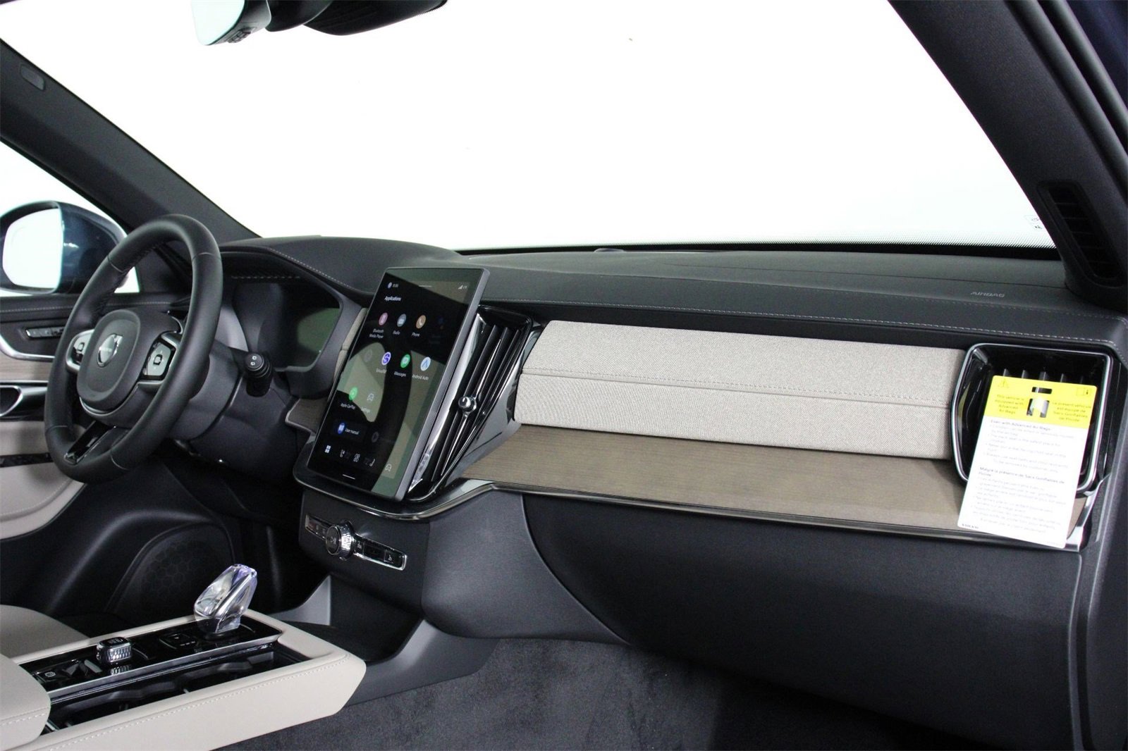 New 2026 Volvo XC90 T8 Core image 9
