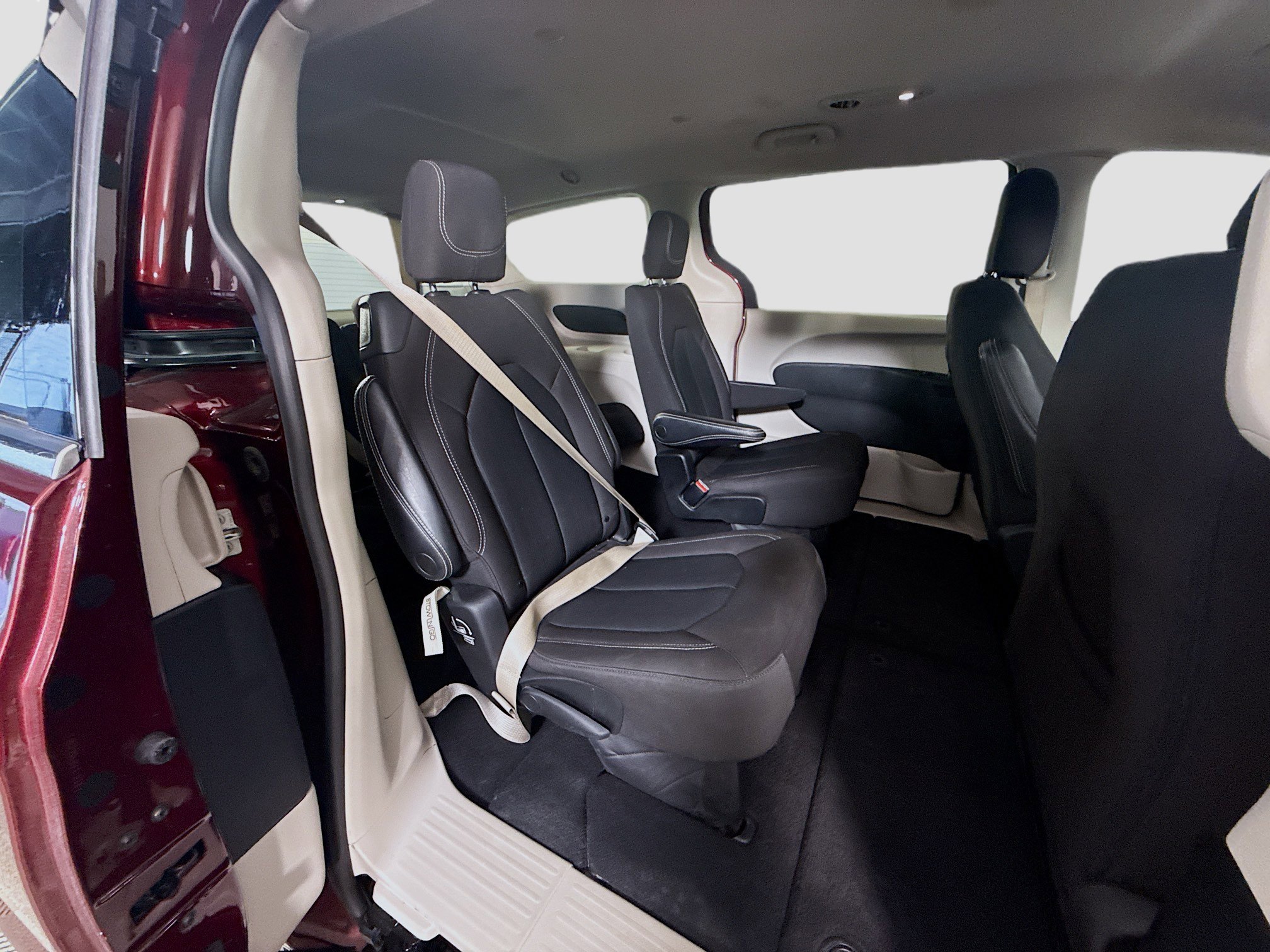 Used 2023 Chrysler Voyager LX FWD image 26