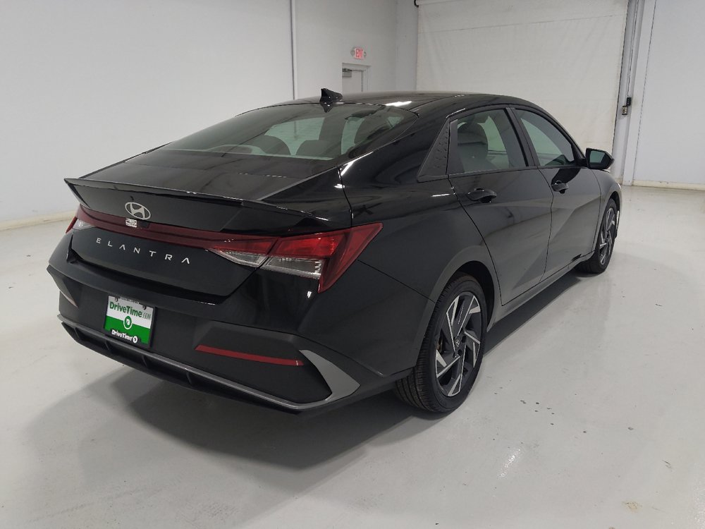 Used 2025 Hyundai Elantra Sport FWD image 9