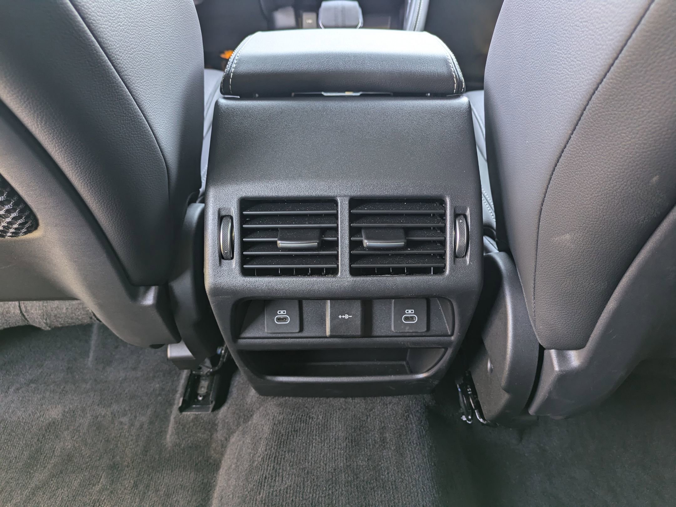 Used 2024 Jaguar E-PACE R-Dynamic SE image 22