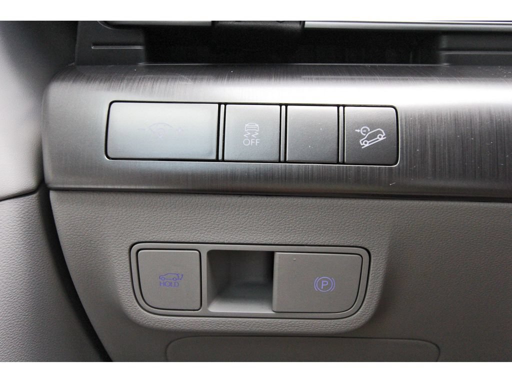 Certified 2025 Hyundai Kona Limited AWD/4WD image 22