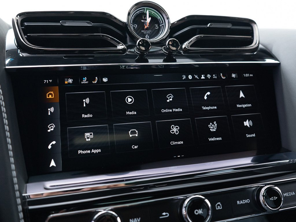 Used 2025 Bentley Bentayga image 39